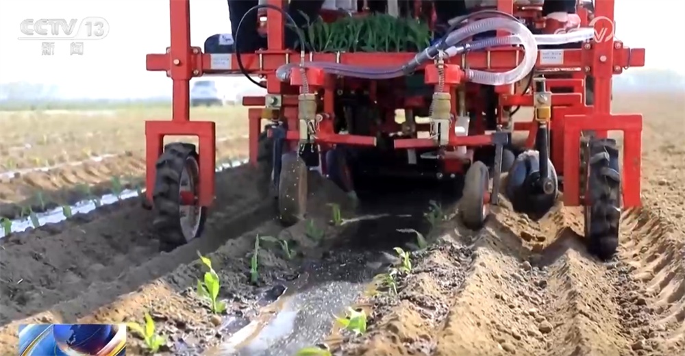 全国春播有序推进向“新”而行 一幅幅“科技春耕图”徐徐展开