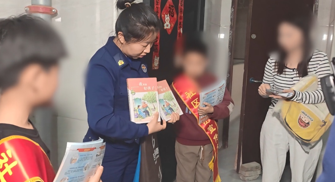 业主举报!查监控惊呆了,“放火”后TA竟“载歌载舞” 业主举报!查监控惊呆了,“放火”后TA竟“载歌载舞”