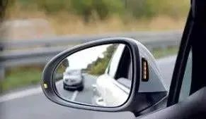 经验丰富的驾驶员也常犯！这些错误驾驶习惯，你有吗？