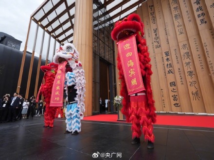 大阪世博会中国馆今日开馆中国首次全球零距离展示月壤