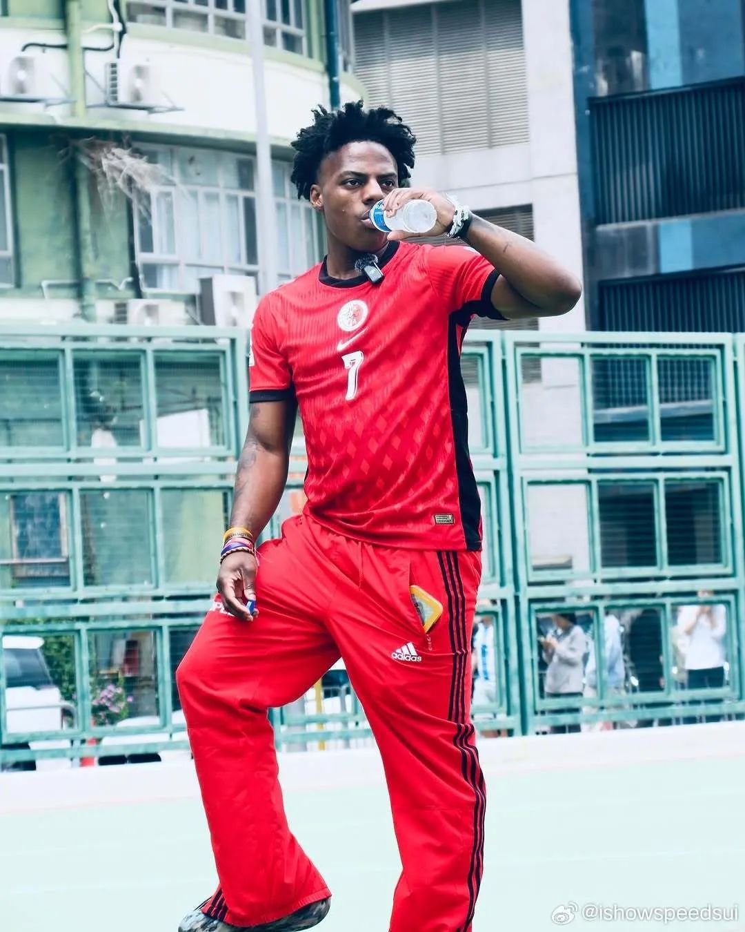 网红“甲亢哥”发文：谢谢你，中国！