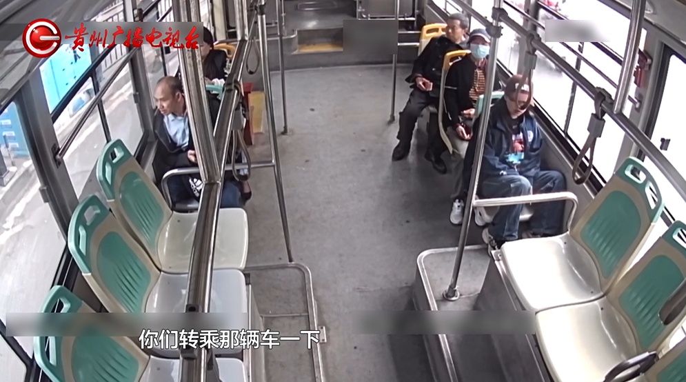 “耽误大家几分钟，我要先救人！”乘客突发身体不适，贵阳公交司机暖心送医