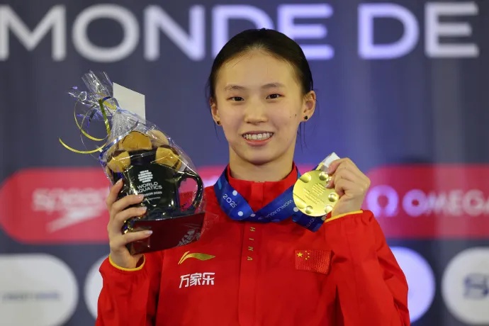 陈芋汐逆转夺冠 全红婵回应获得亚军 陈芋汐逆转夺冠 全红婵回应获得亚军