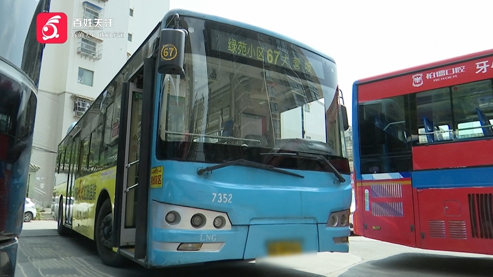 “耽误大家几分钟，我要先救人！”乘客突发身体不适，贵阳公交司机暖心送医