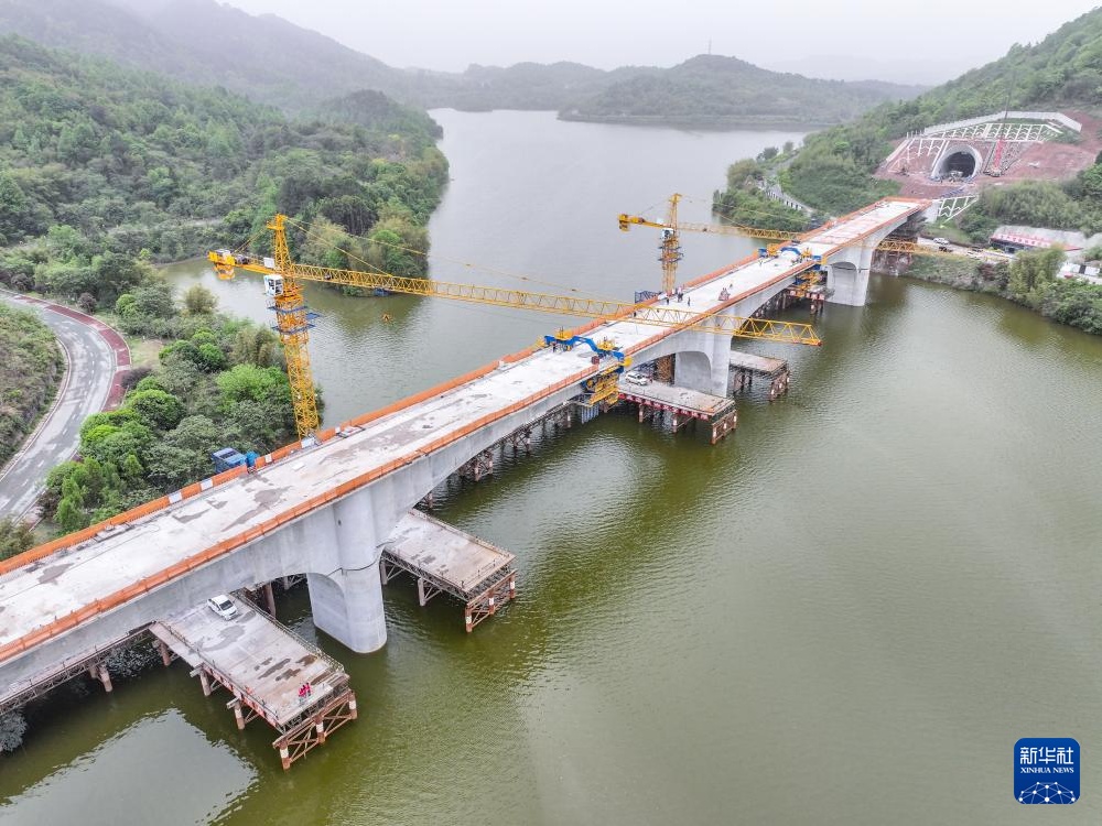 重庆⇄成都,50分钟飙拢!时速350公里高铁有新进展 重庆⇄成都,50分钟飙拢!时速350公里高铁有新进展