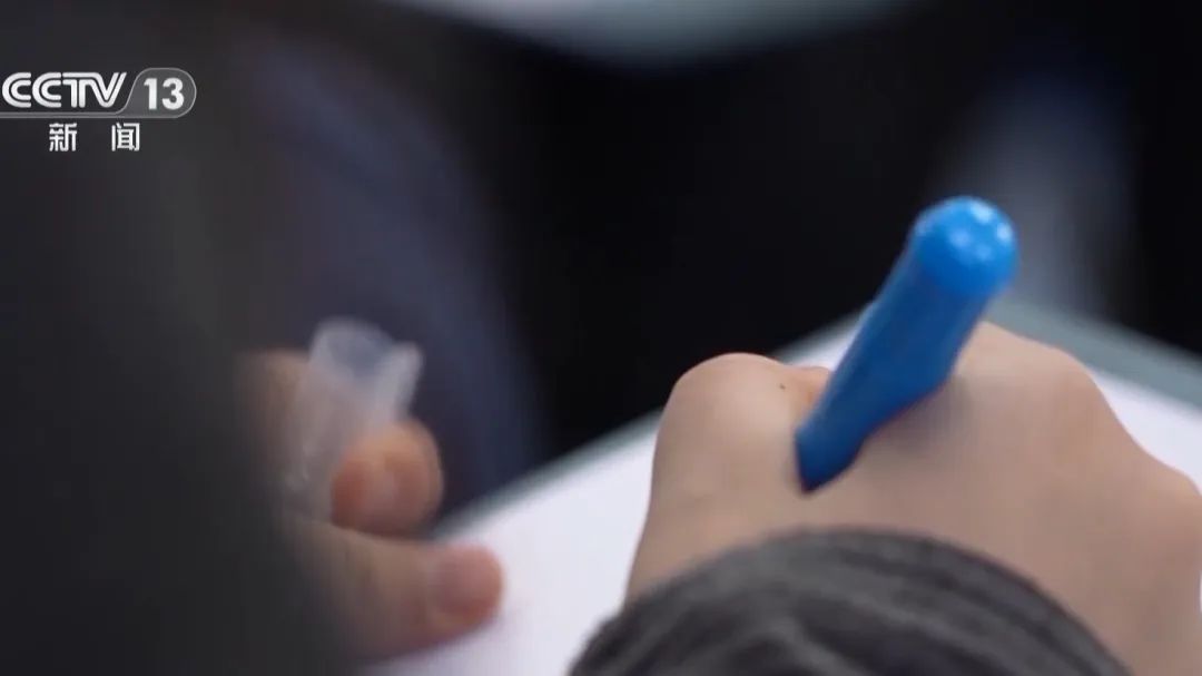 一号难求的“不想上学门诊”