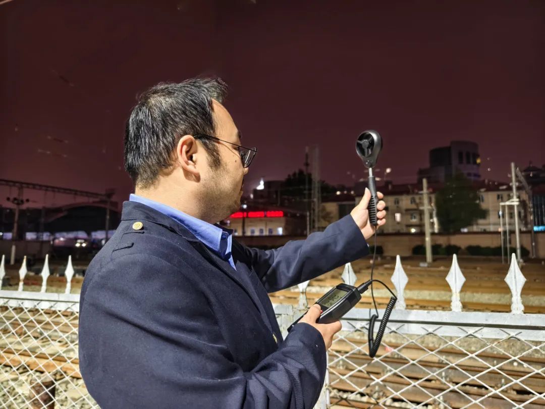 【提示】强风袭来,动车组需要限速或停运吗?如何确保运输安全?一起来看→ 【提示】强风袭来,动车组需要限速或停运吗?如何确保运输安全?一起来看→