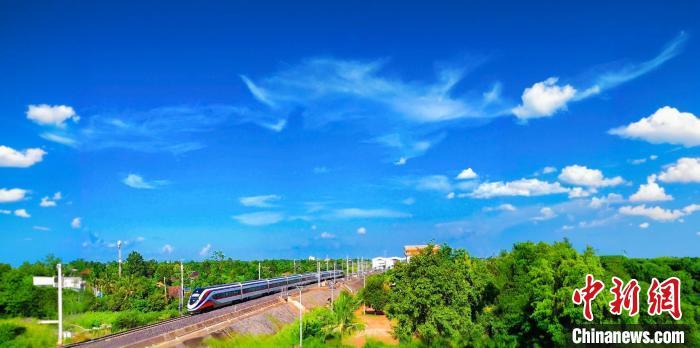 中老铁路国际旅客列车两年发送跨境旅客49万余人次