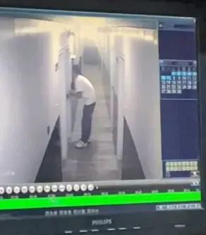 “报警腿都在抖”!女子住酒店,凌晨遭陌生男刷“通卡”闯入房间 “报警腿都在抖”!女子住酒店,凌晨遭陌生男刷“通卡”闯入房间