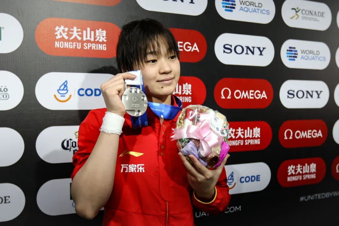 全红婵出现失误摘银，陈若琳回应全红婵生长发育期