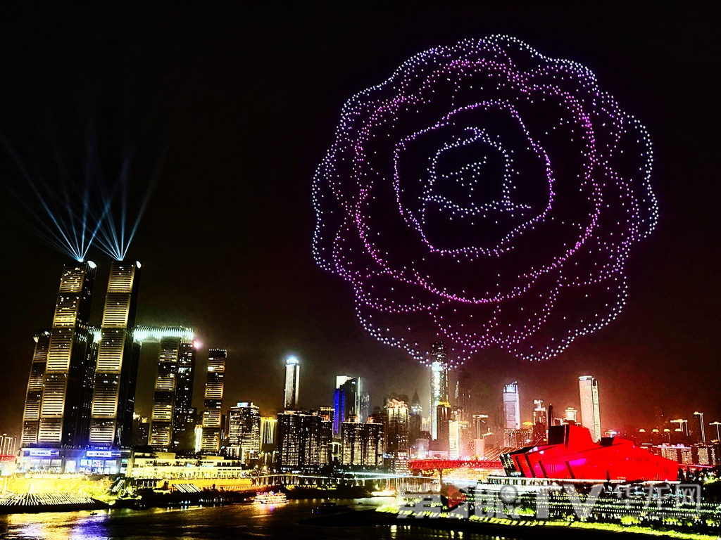 超赛博!重庆无人机灯光秀首场展演,现场画面来袭 超赛博!重庆无人机灯光秀首场展演,现场画面来袭