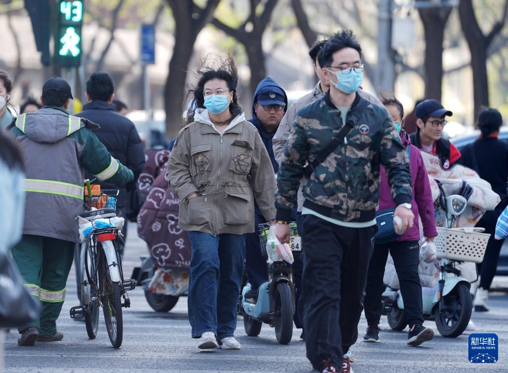 北京大风持续 预计夜间风力将减小