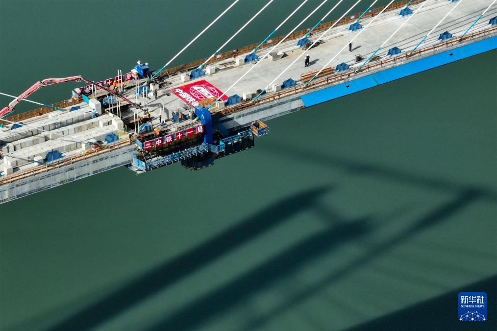 西十高铁汉江特大桥合龙 西十高铁汉江特大桥合龙