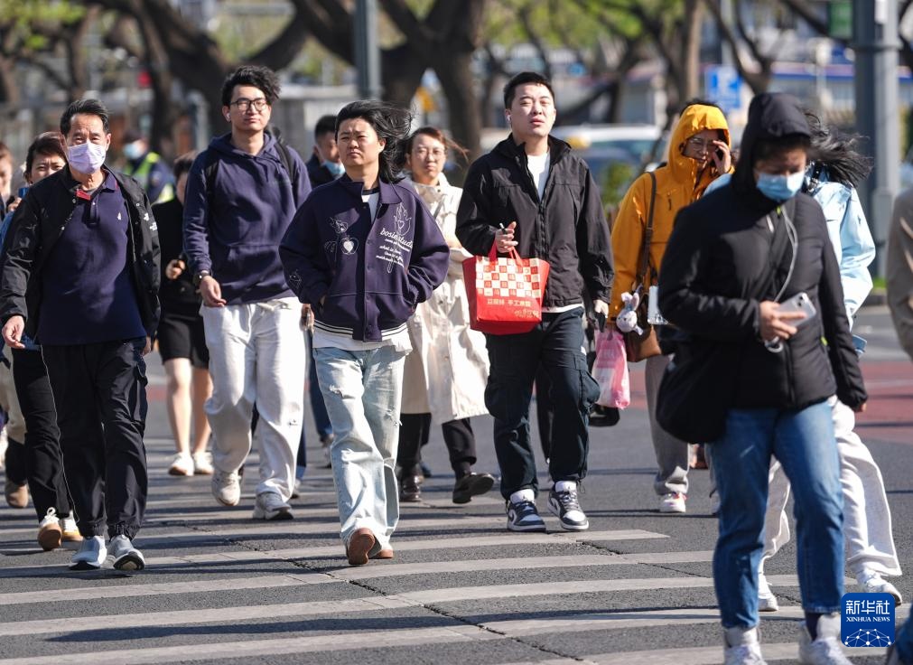 北京大风持续 预计夜间风力将减小