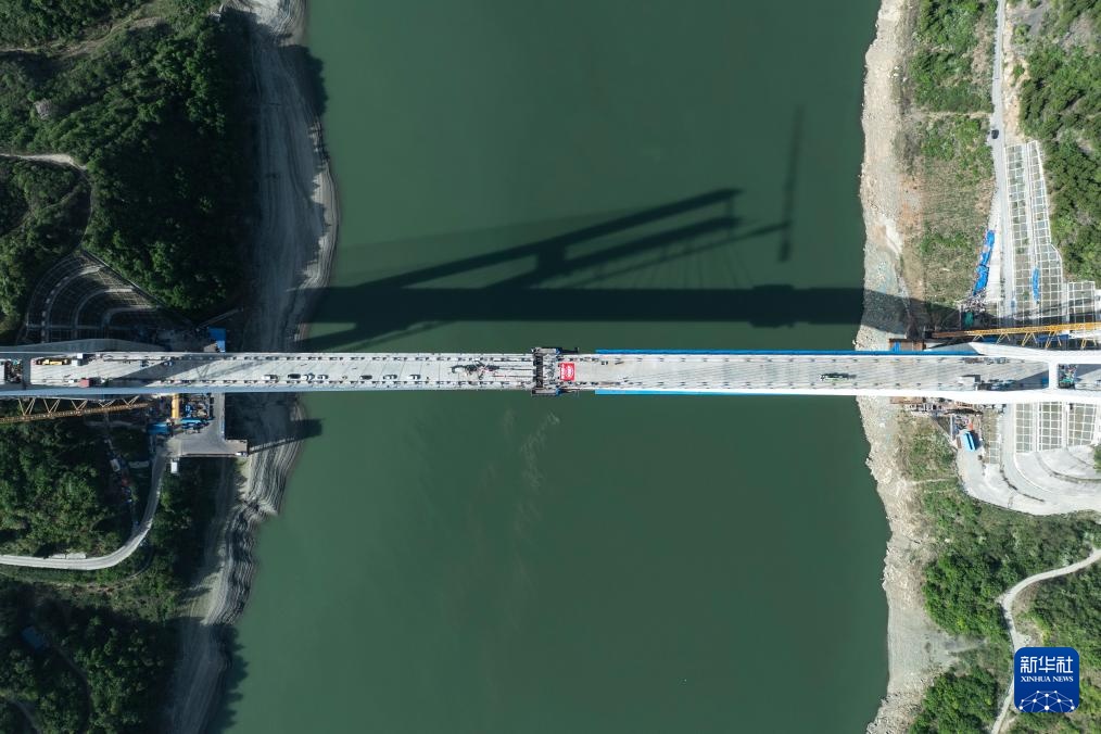 西十高铁汉江特大桥合龙 西十高铁汉江特大桥合龙