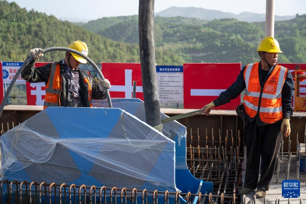 西十高铁汉江特大桥合龙 西十高铁汉江特大桥合龙