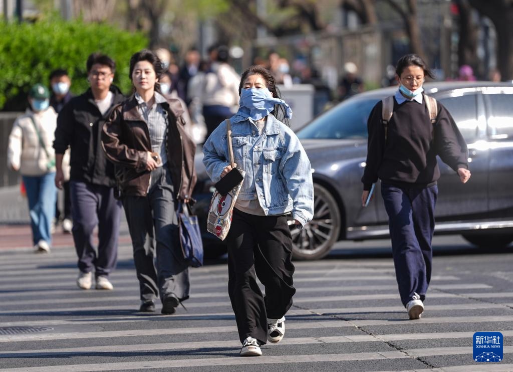 北京大风持续 预计夜间风力将减小