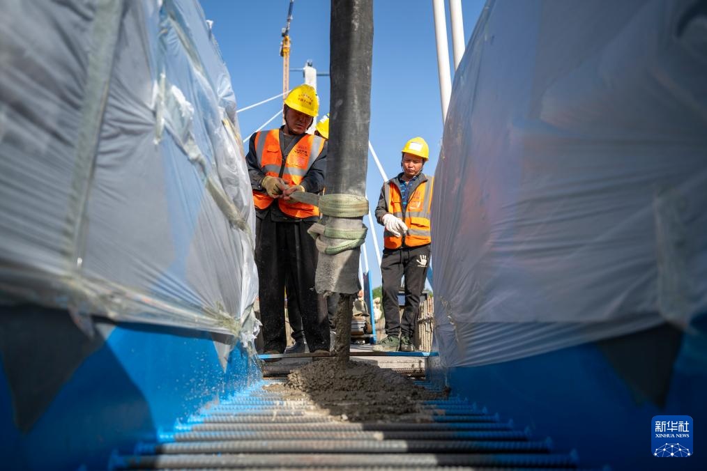 西十高铁汉江特大桥合龙 西十高铁汉江特大桥合龙
