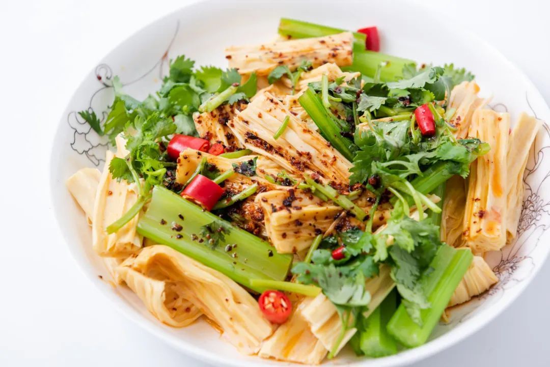 腐竹,热量比猪大肠还高!很多人却还在把它当减脂餐 腐竹,热量比猪大肠还高!很多人却还在把它当减脂餐