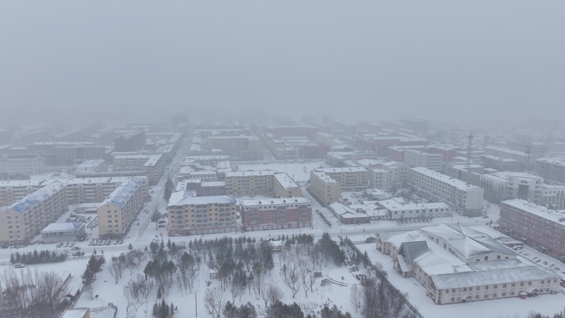 四月暴雪突袭边城呼玛 多部门联动保民生 四月暴雪突袭边城呼玛 多部门联动保民生