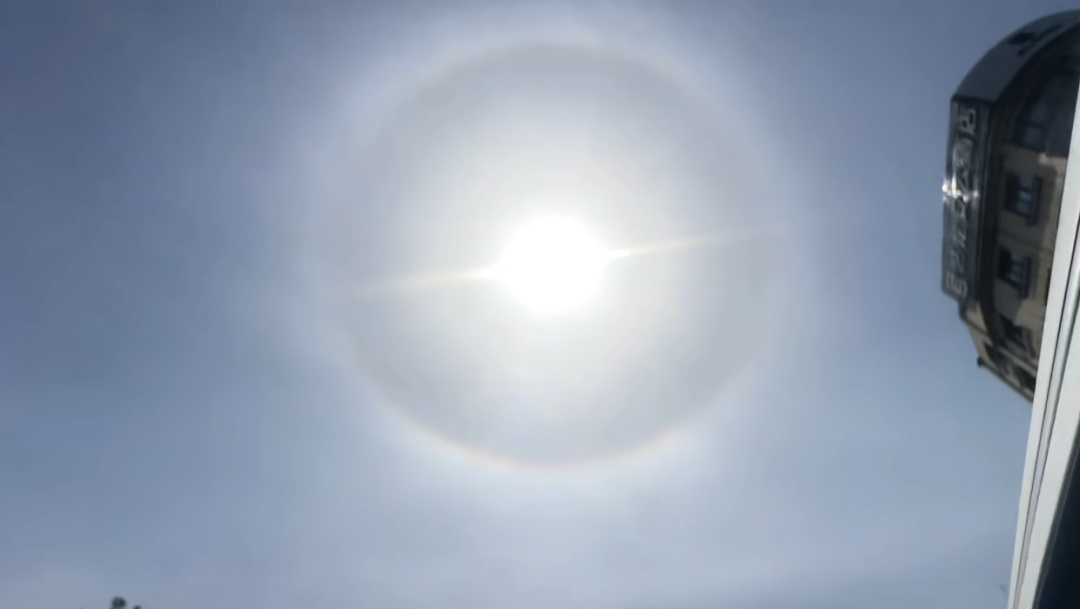 抬头看!贵阳上空出现“超大美瞳” 抬头看!贵阳上空出现“超大美瞳”