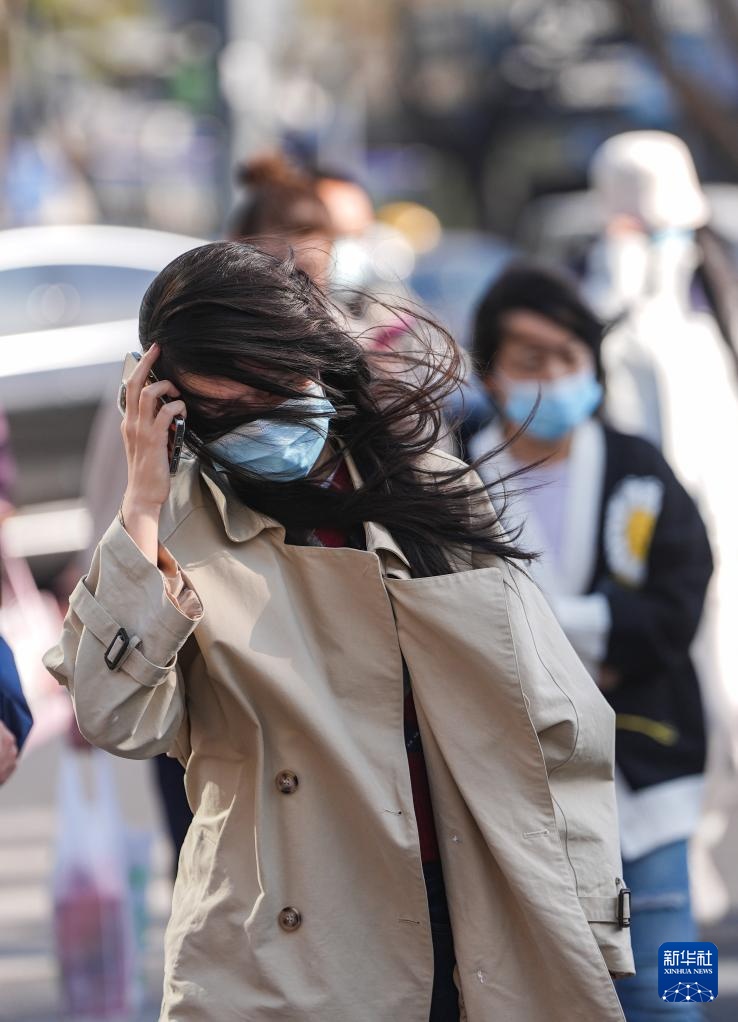 北京大风持续 预计夜间风力将减小