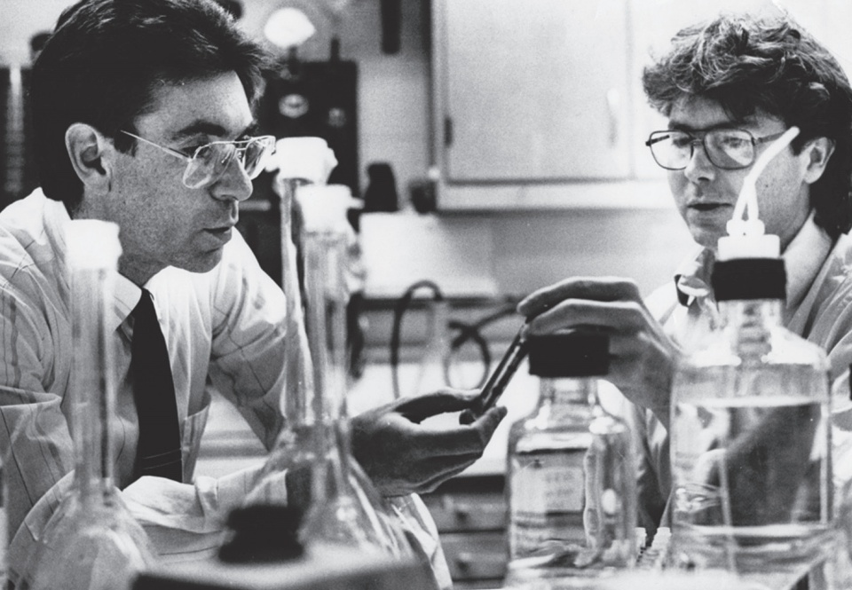 蝌学荐书丨他的唯一自传:嗜书如命的少年,遭遇越战的教授,患心脏病的医生,拯救亿万生命的诺奖得主! 蝌学荐书丨他的唯一自传:嗜书如命的少年,遭遇越战的教授,患心脏病的医生,拯救亿万生命的诺奖得主!