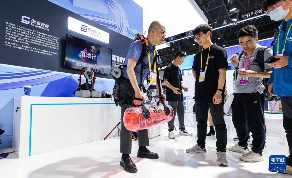 第五届消博会丨多种机器人集结消博会
