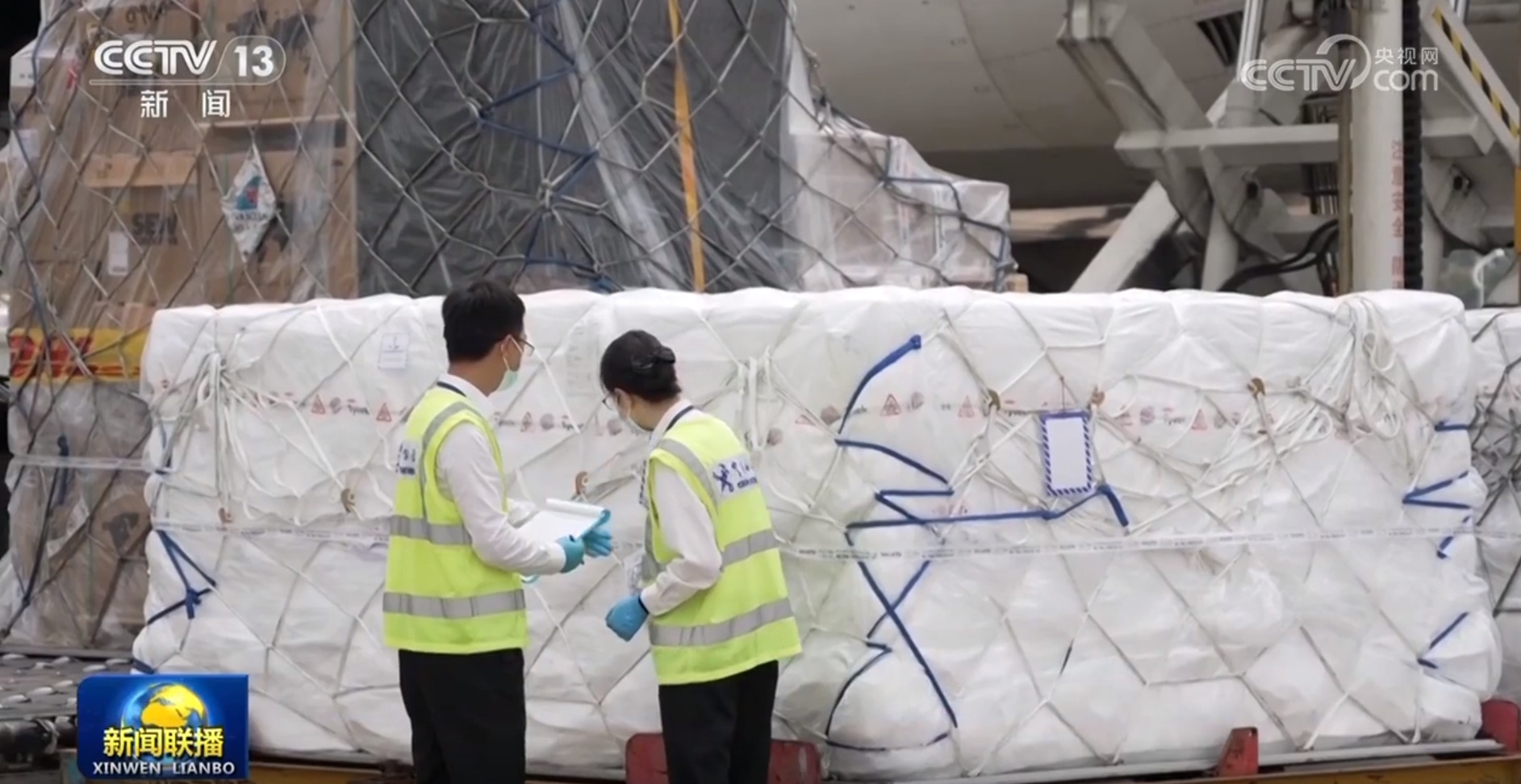 广州口岸迎来广交会客货入境高峰