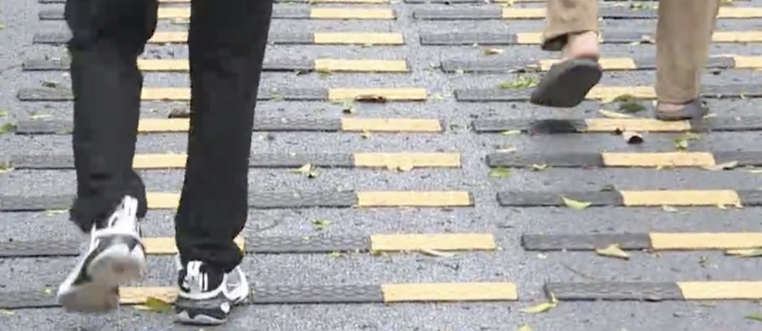 广东一绿道现“搓衣板”减速带？当地回应！记者走访→