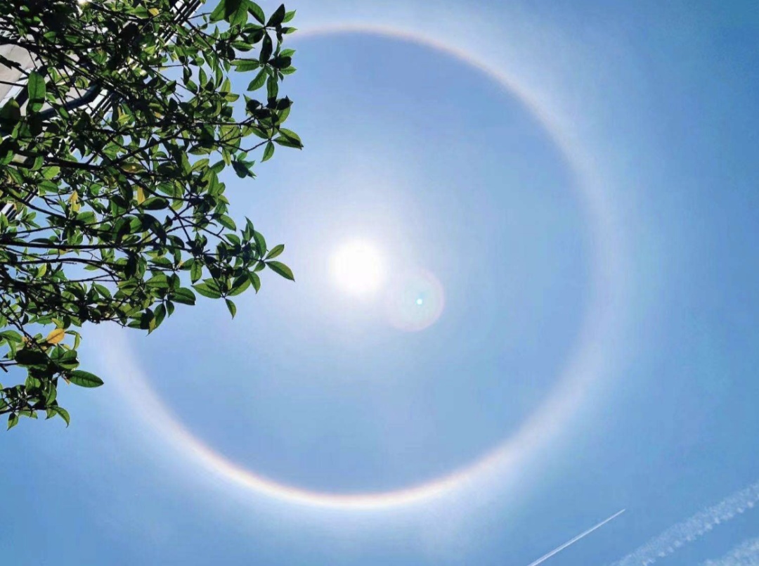 抬头看!贵阳上空出现“超大美瞳” 抬头看!贵阳上空出现“超大美瞳”