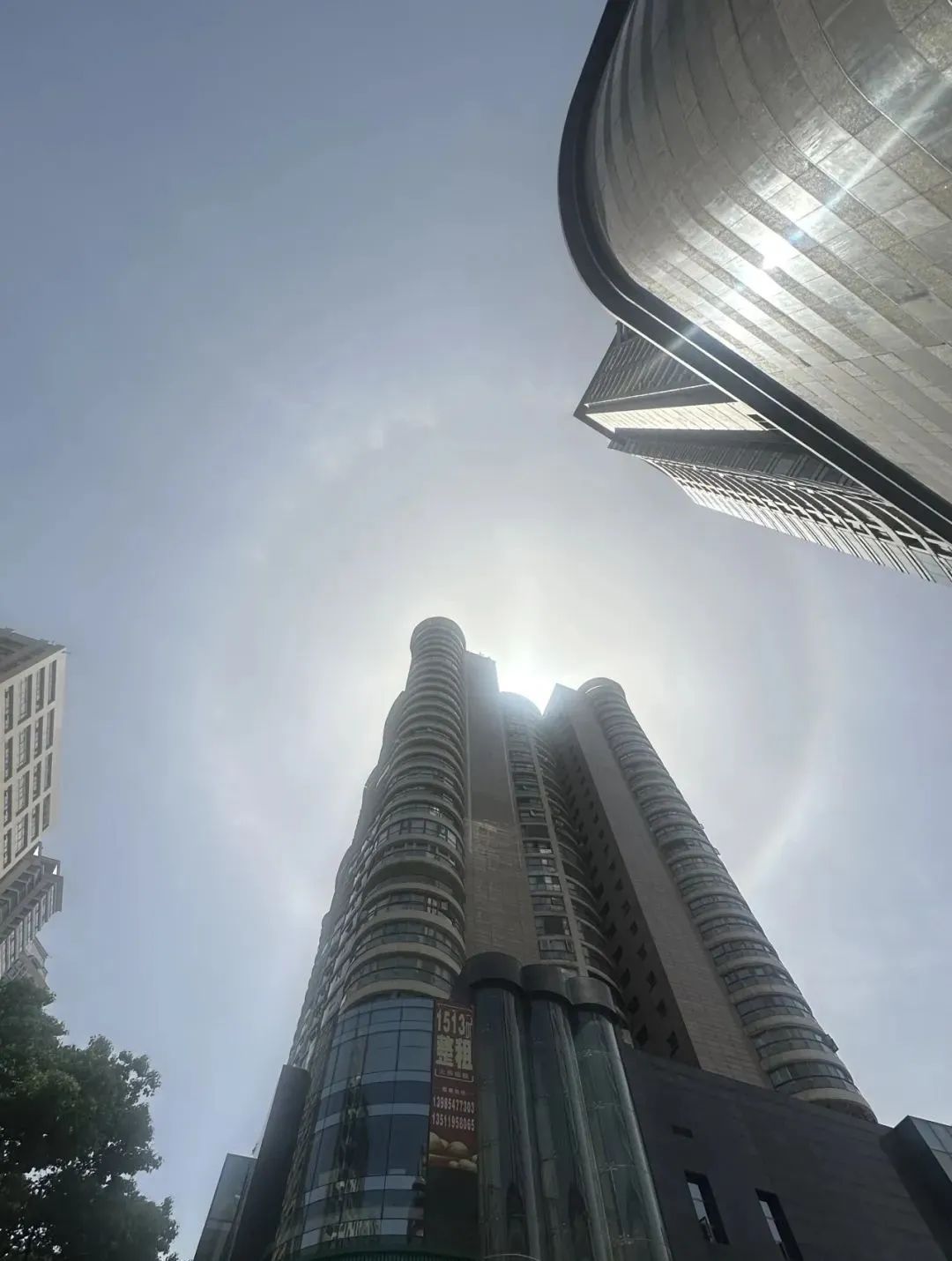 抬头看!贵阳上空出现“超大美瞳” 抬头看!贵阳上空出现“超大美瞳”