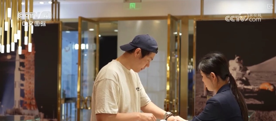 体验好，会再来！外国游客“丝滑”享受“即买即退”快乐“买买买”