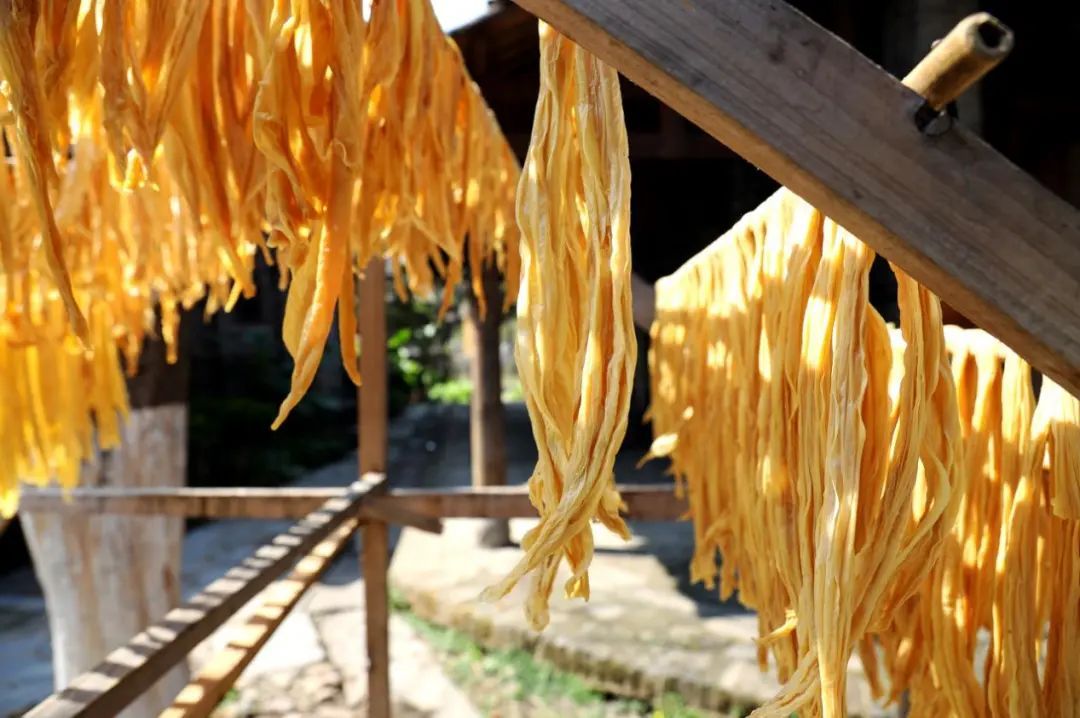 腐竹,热量比猪大肠还高!很多人却还在把它当减脂餐 腐竹,热量比猪大肠还高!很多人却还在把它当减脂餐