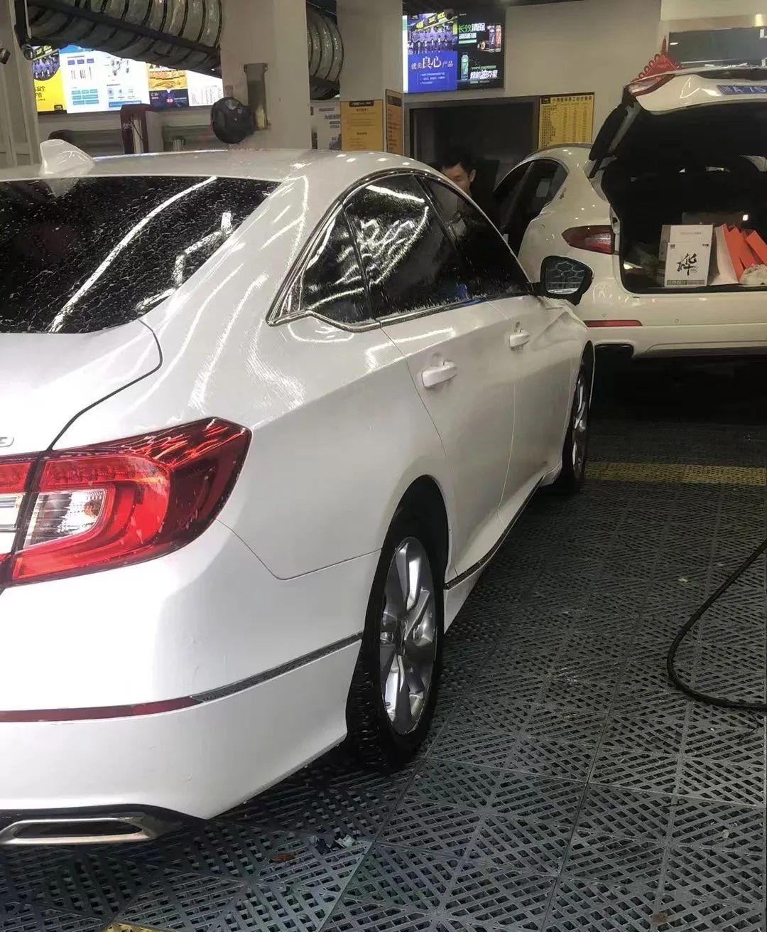 忙疯！老板订单猛翻2倍，顾客排队1小时！网友崩溃：简直没眼看