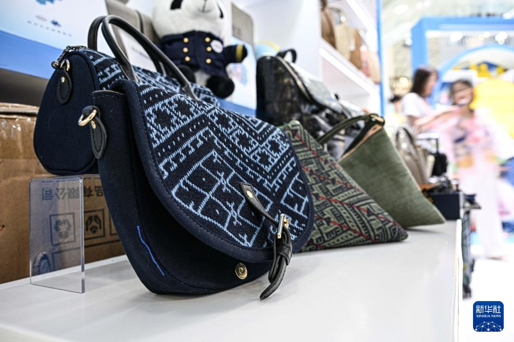 新华全媒+·第五届消博会丨非遗加持，国潮消费信心拉满