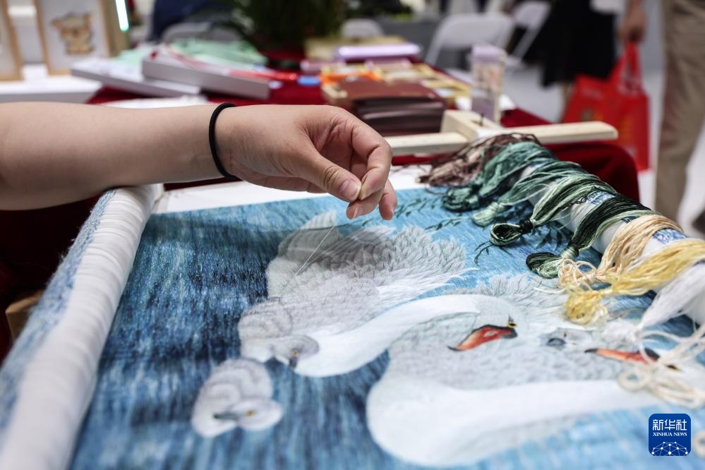 新华全媒+·第五届消博会丨非遗加持，国潮消费信心拉满
