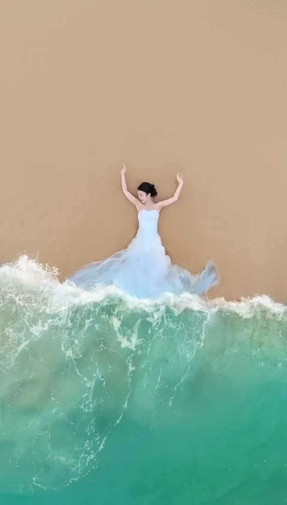 上百名陌生人帮轮椅女孩拍"站立"婚纱照!当事人:感觉嫁给了全世界 上百名陌生人帮轮椅女孩拍"站立"婚纱照!当事人:感觉嫁给了全世界