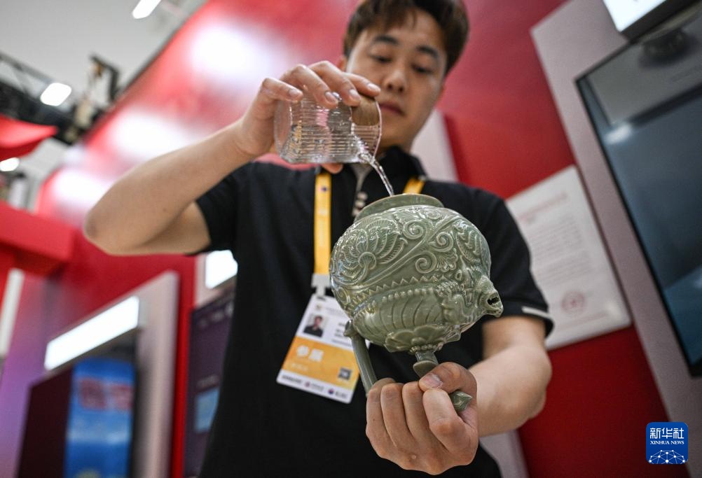 新华全媒+·第五届消博会丨非遗加持，国潮消费信心拉满