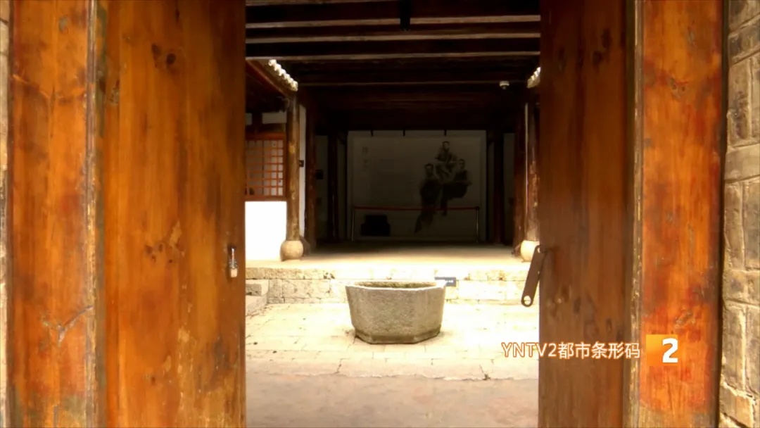 太师椅深夜被盗！泰戈尔画像被撕！闻一多公园成了这样……