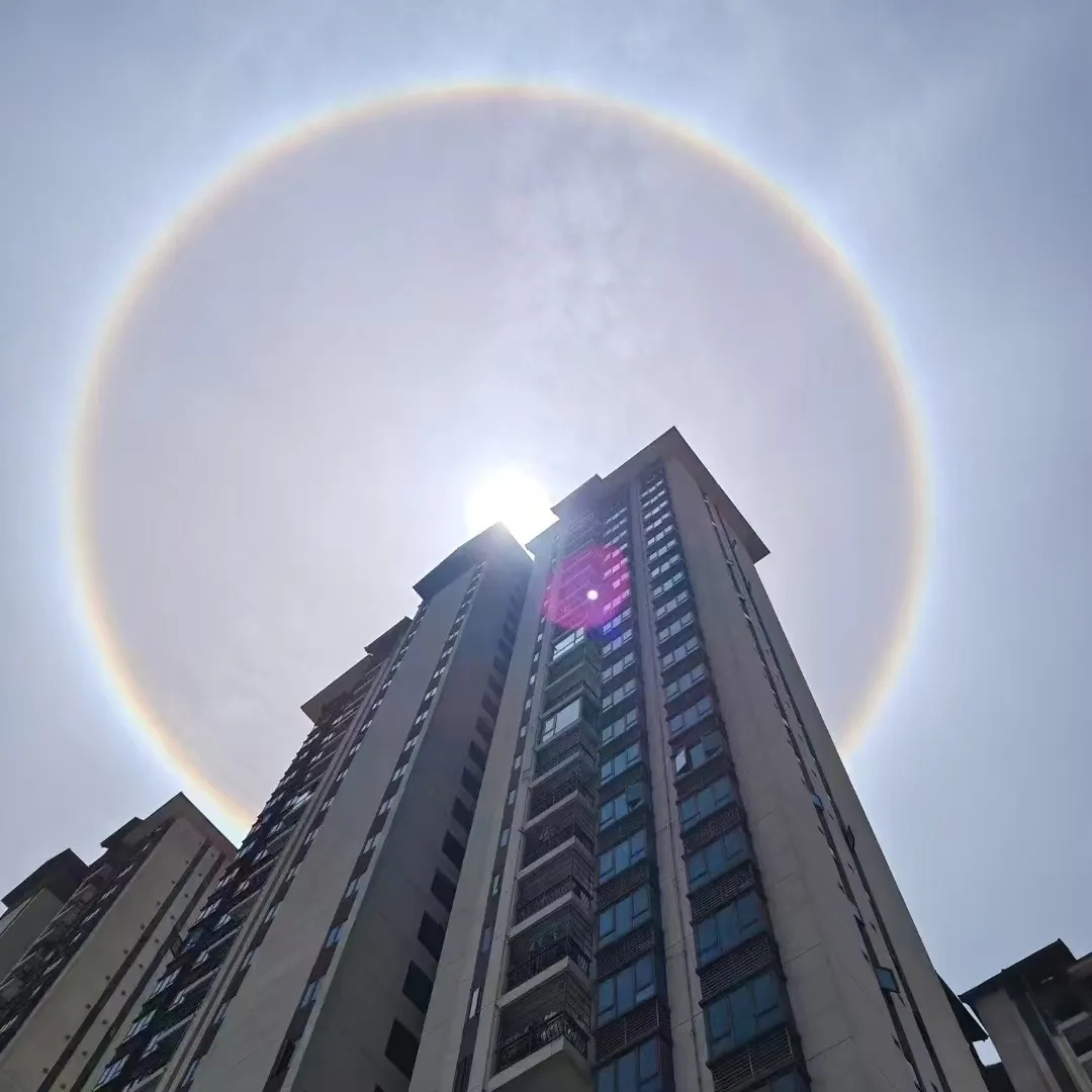 南宁惊现日晕奇观！你拍到“天空之眼”了吗？