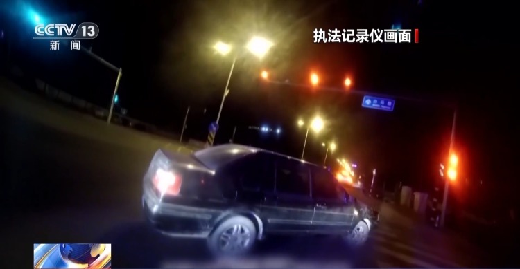 轿车摩托车相撞却牵出第三人，酒驾、醉驾、顶包？三人均担责！