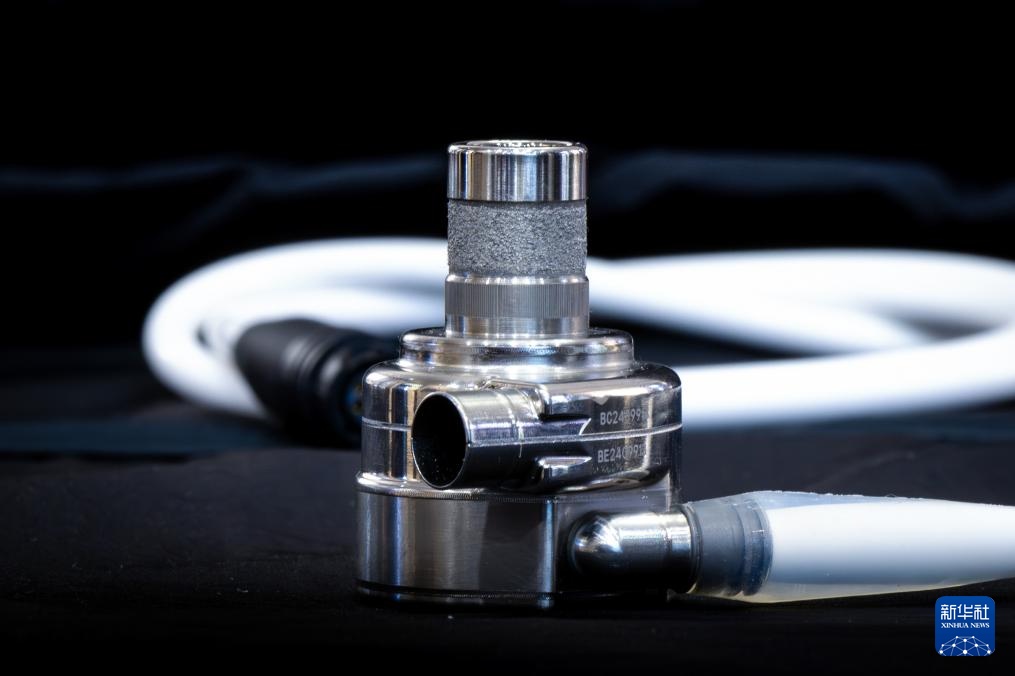 我自主研发儿童用磁悬浮“人工心”成功植入