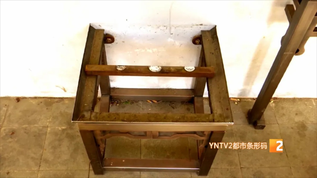 太师椅深夜被盗！泰戈尔画像被撕！闻一多公园成了这样……