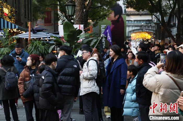 中国官方：全面放宽优化过境免签政策带动入境旅游持续火热