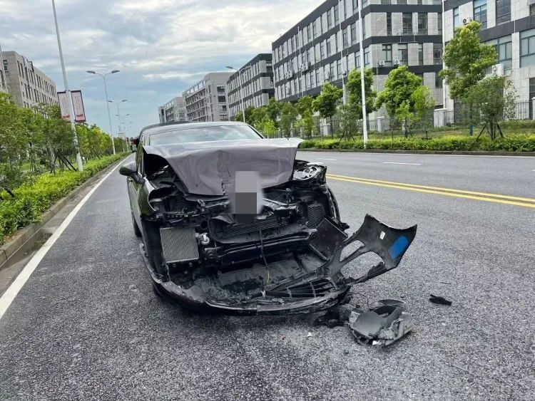 9辆豪车、300万骗局!上海一汽修厂自导自演事故骗保,26人被抓 9辆豪车、300万骗局!上海一汽修厂自导自演事故骗保,26人被抓