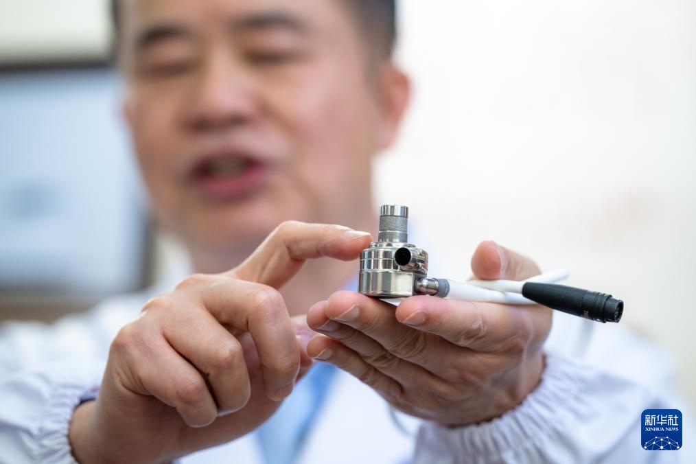 我自主研发儿童用磁悬浮“人工心”成功植入