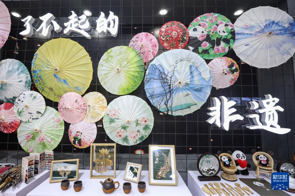 新华全媒+·第五届消博会丨非遗加持，国潮消费信心拉满