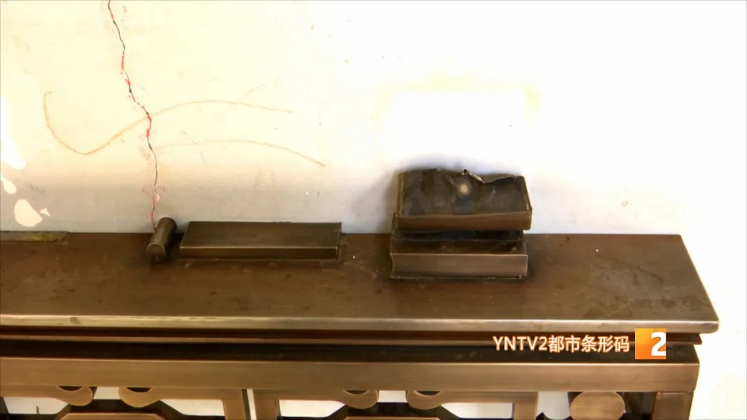 太师椅深夜被盗！泰戈尔画像被撕！闻一多公园成了这样……