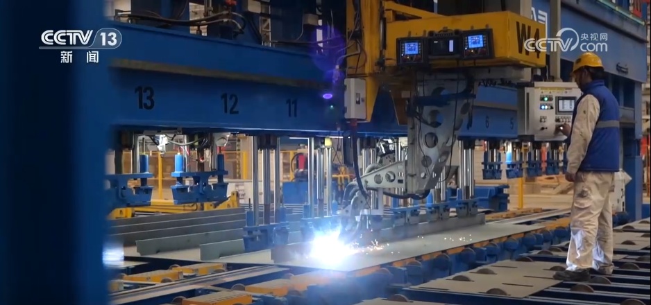 海上“超级带货王”交付 中国造船业接连刷新纪录 海上“超级带货王”交付 中国造船业接连刷新纪录